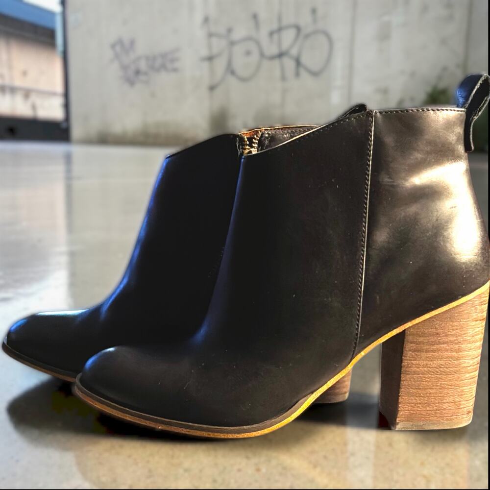 Women's 9 BP NORDSTROM Lance-Lea Black Leather Side-Zip Ankle Booties EUC